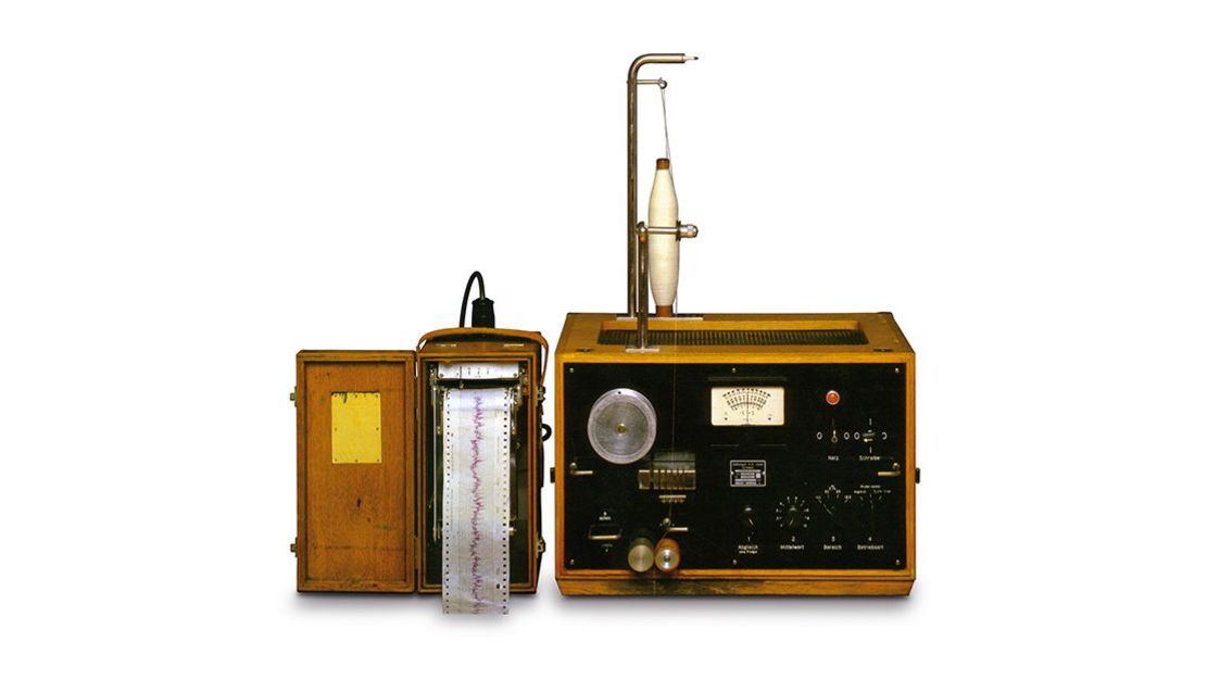 uster-ggp-the-first-yarn-evenness-tester-from-1948 The Uster GGP is the first yarn evenness tester